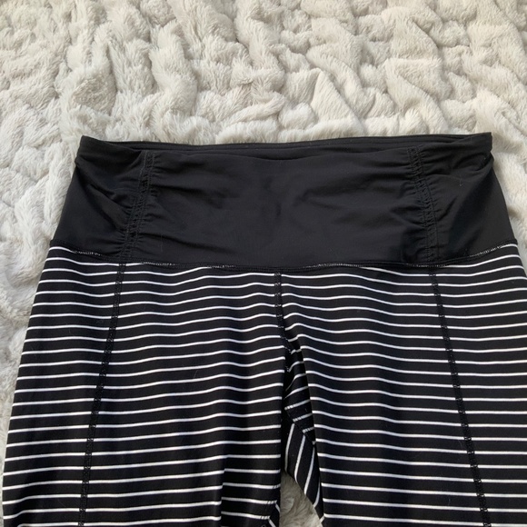 Lululemon Black & White Striped Cropped Leggings 23 Inch Long Zippered Leg Pant - Picture 4 of 9